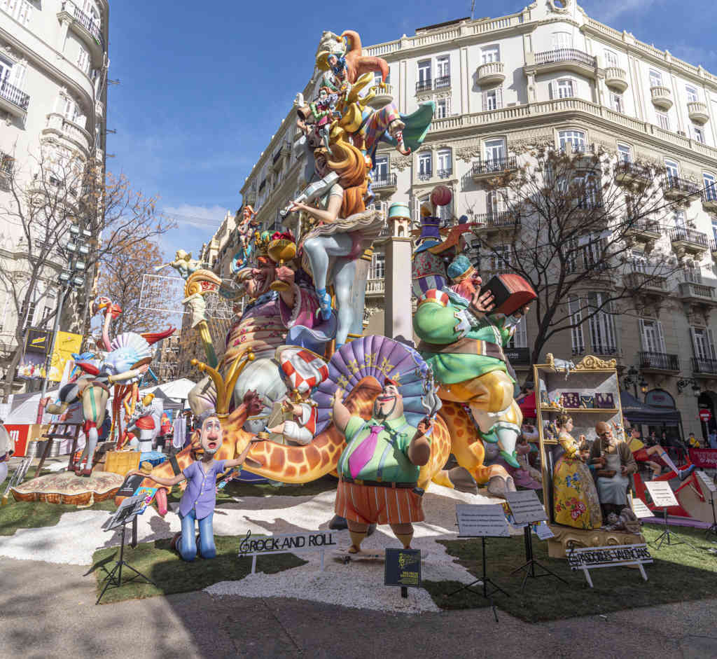 Valencia - fallas 2023 - 8 premio - falla Almirante Cadarso-Conde Altea - Que no pare la música 01.jpg